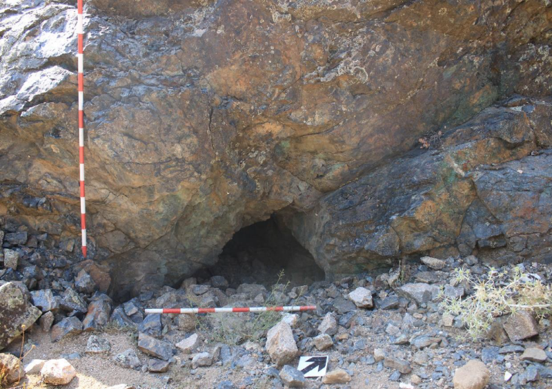 Bocamina situada junto al arroyo de la Escoria